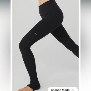 Alo High Waisted Goddess Leggings in XXS blue/black